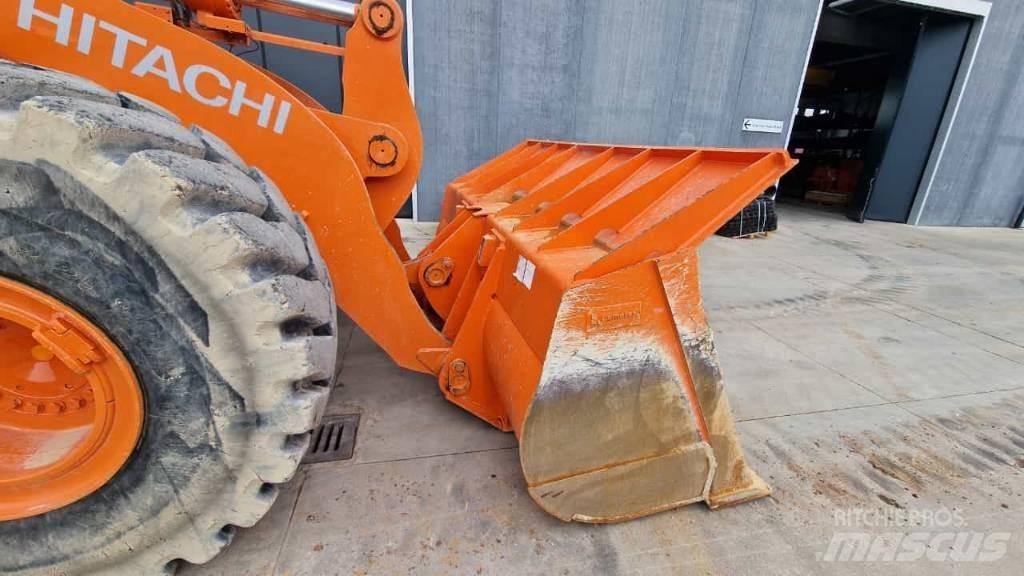 Hitachi ZW 310-6 Chargeuse sur pneus