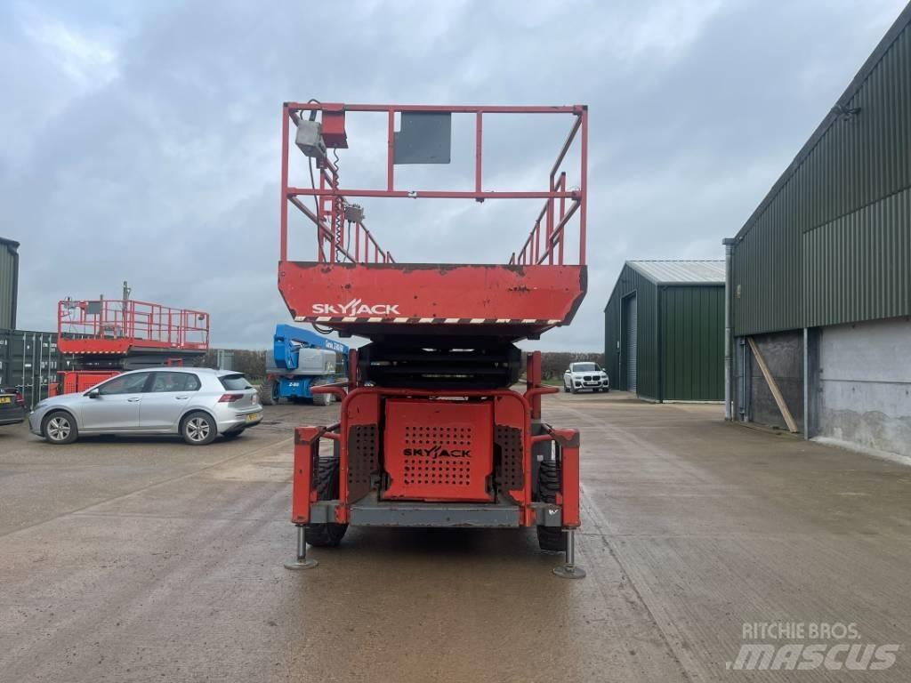 SkyJack SJ 9250 RT Nacelle ciseaux