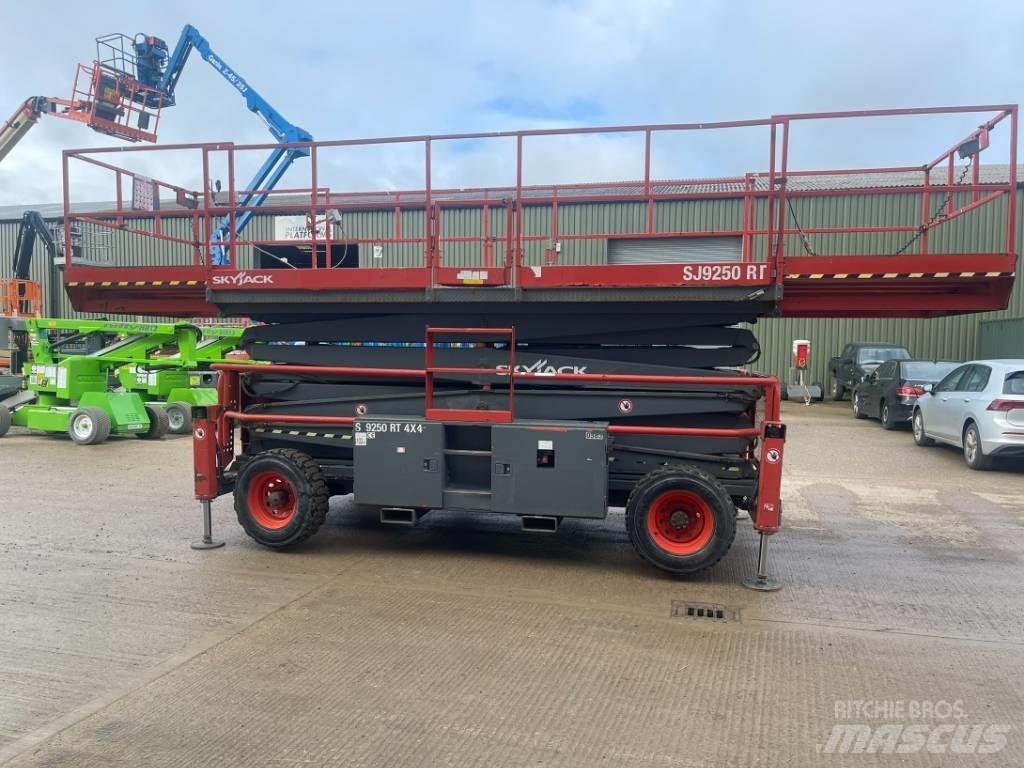 SkyJack SJ 9250 RT Nacelle ciseaux