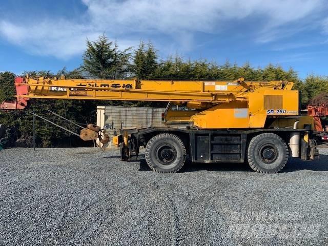Kato KR30H Grues tout terrain