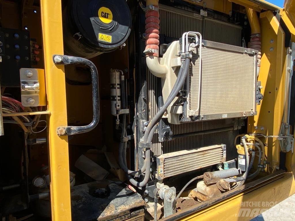 CAT 323 E Pelle sur chenilles