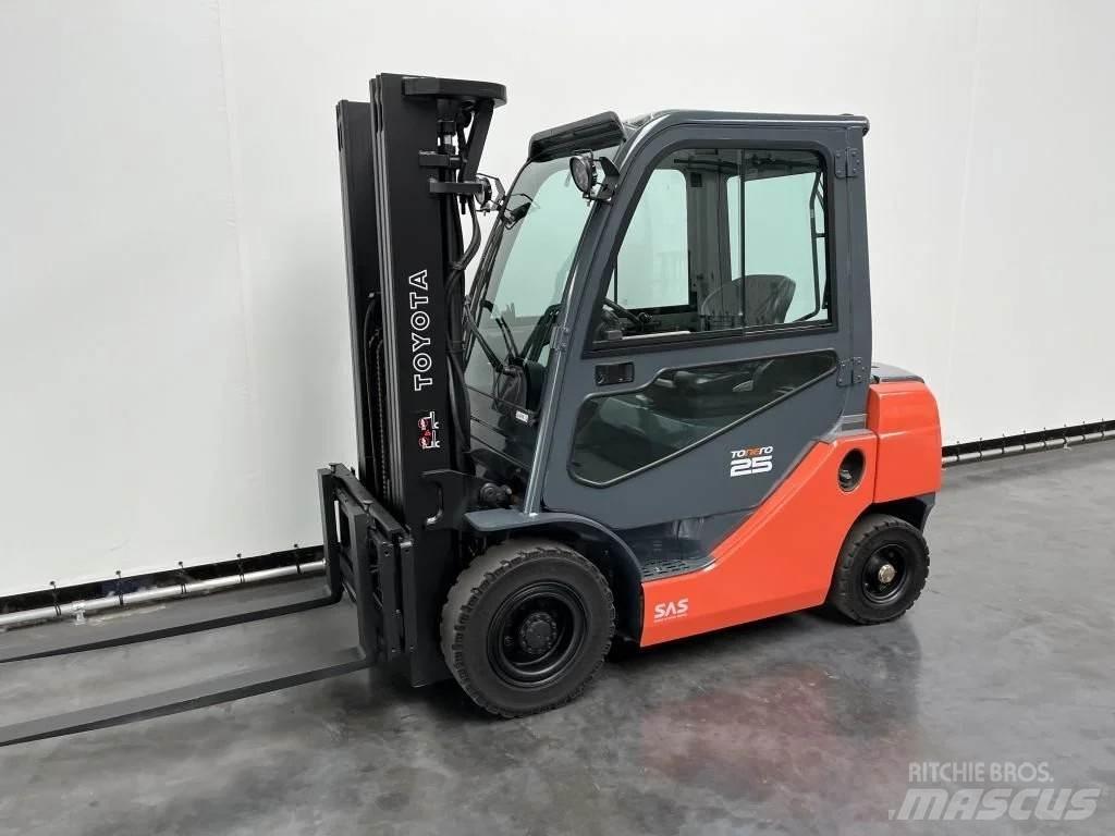 Toyota 02-8 FDF 25 Chariots diesel
