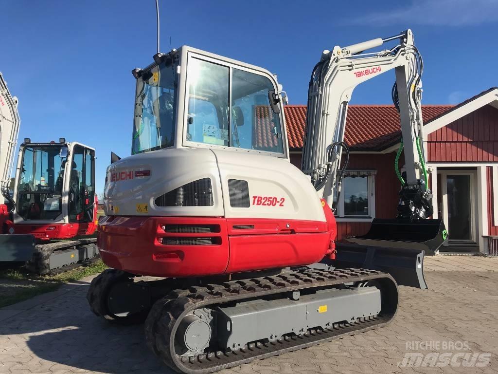 Takeuchi TB250-2 Mini pelle < 7t