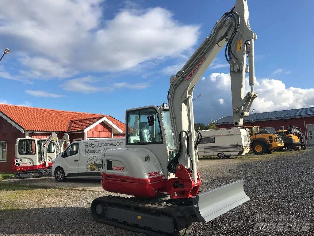 Takeuchi TB250-2 Mini pelle < 7t