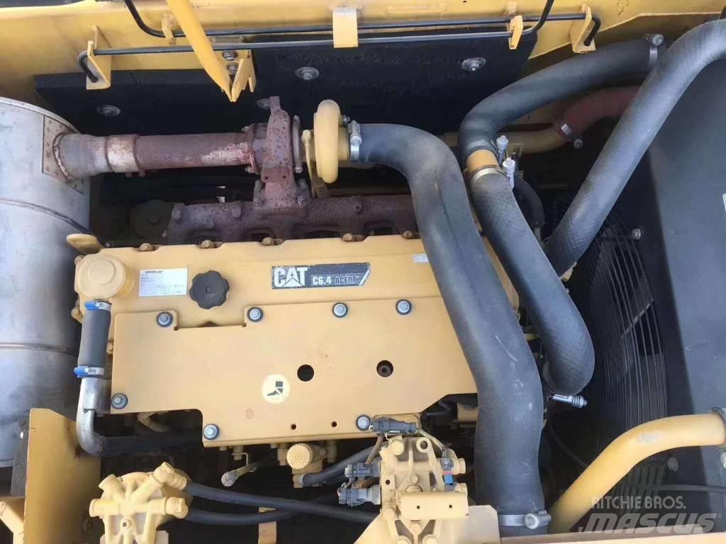 CAT 323 Pelle sur chenilles