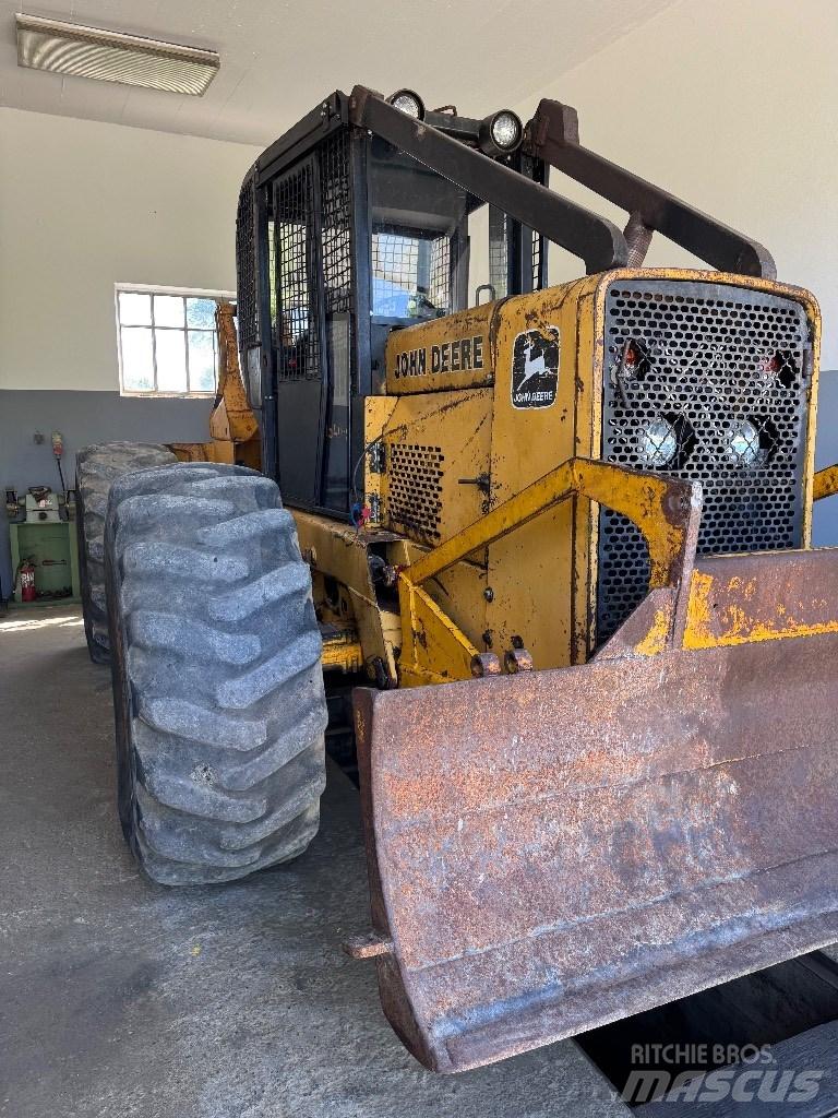 John Deere 540b 540b Tracteurs forestiers