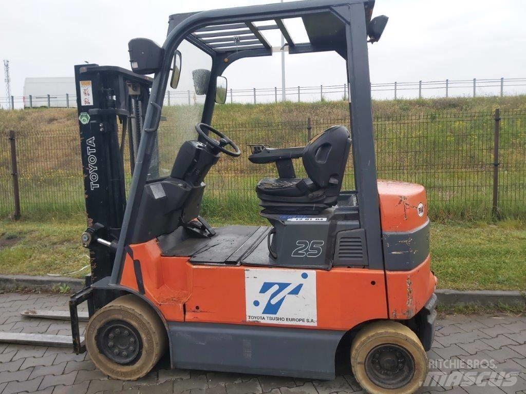 Toyota 7 FB MF 25 Chariots élévateurs électriques