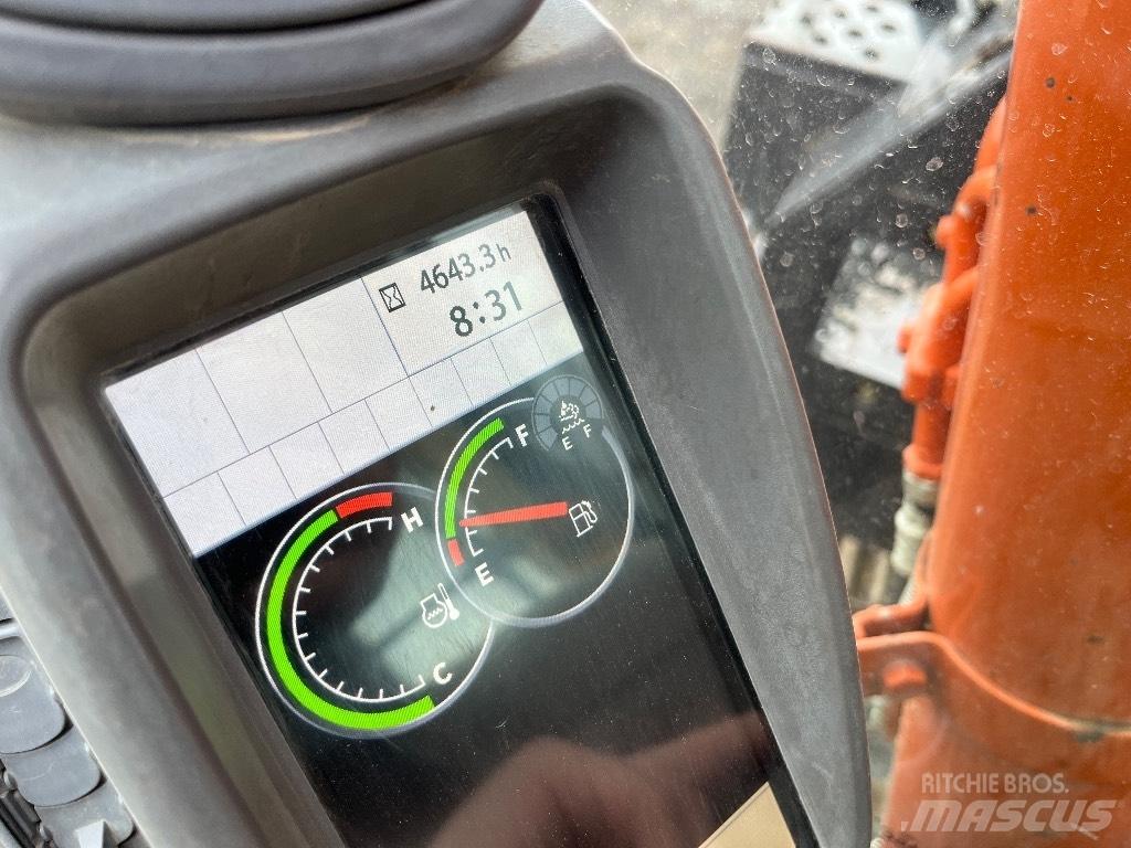 Hitachi ZX135 US-6 Pelle sur chenilles