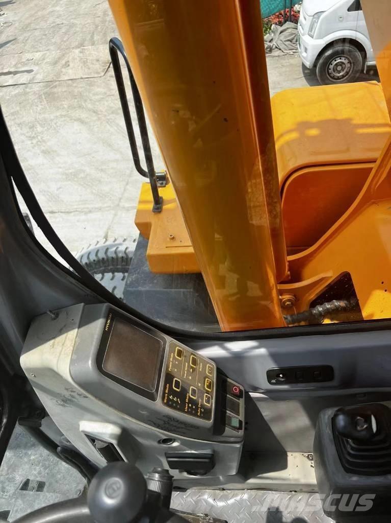 Hyundai 210W-7 Pelle sur pneus