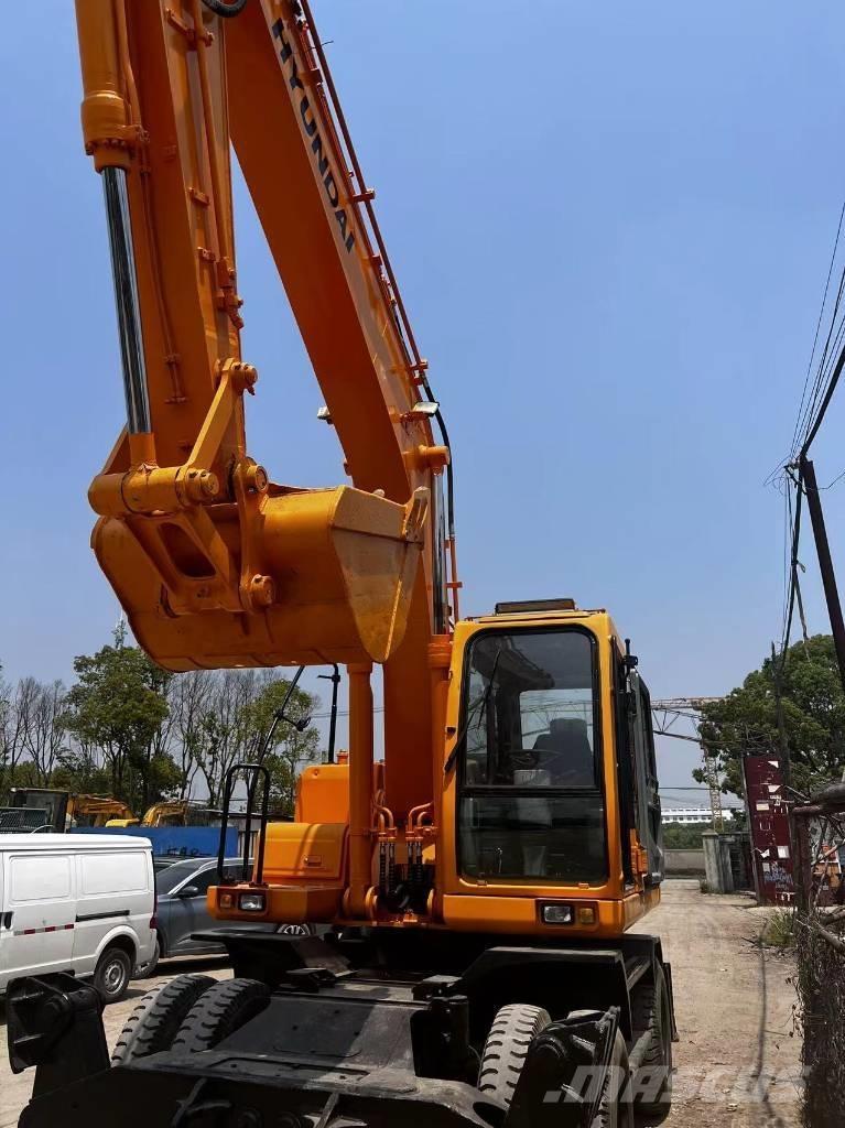 Hyundai 210W-7 Pelle sur pneus