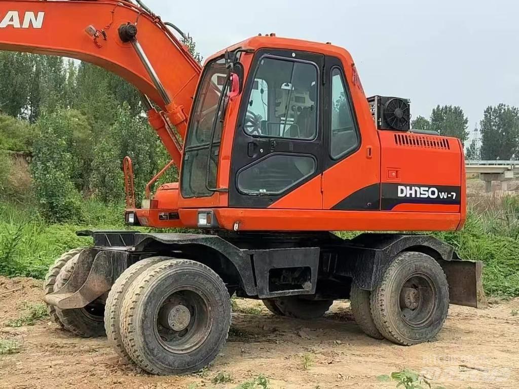 Doosan 150 W-7 Pelle sur pneus