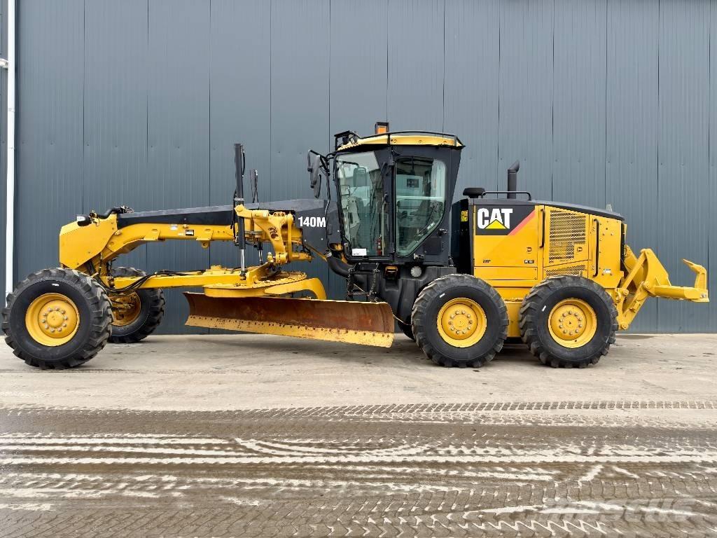 CAT 140M Niveleuse