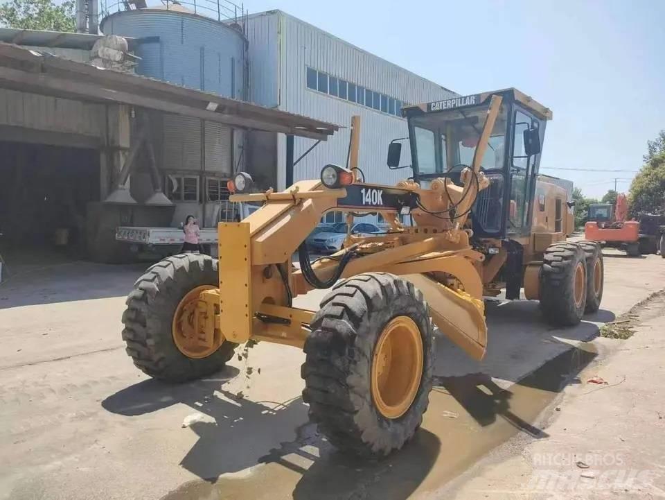 CAT 140K Niveleuse