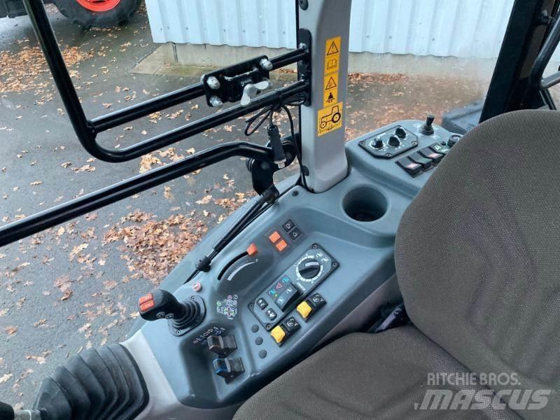 CLAAS NEXOS 240 S Tracteur