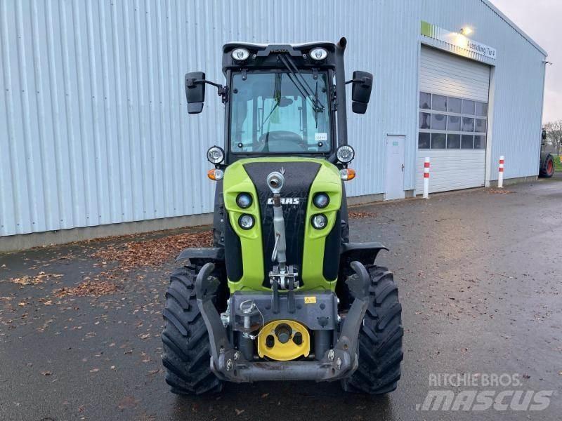 CLAAS NEXOS 240 S Tracteur