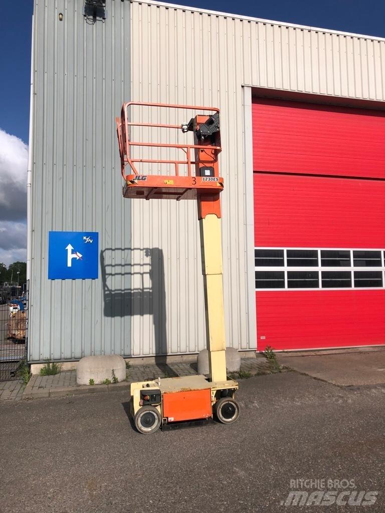 JLG 1230 ES Mât vertical