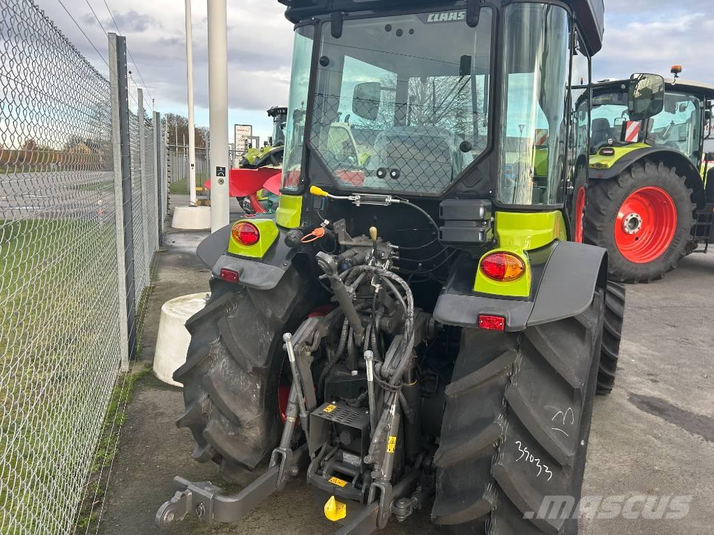 CLAAS Nexos 220 Tracteur