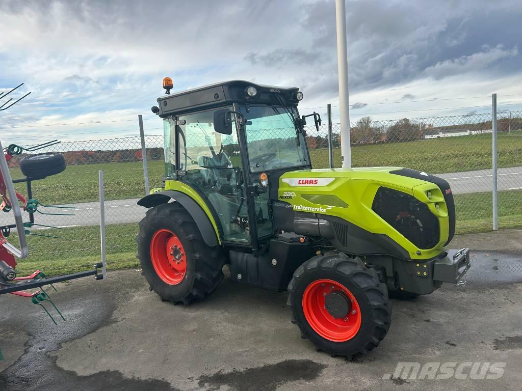 CLAAS Nexos 220 Tracteur
