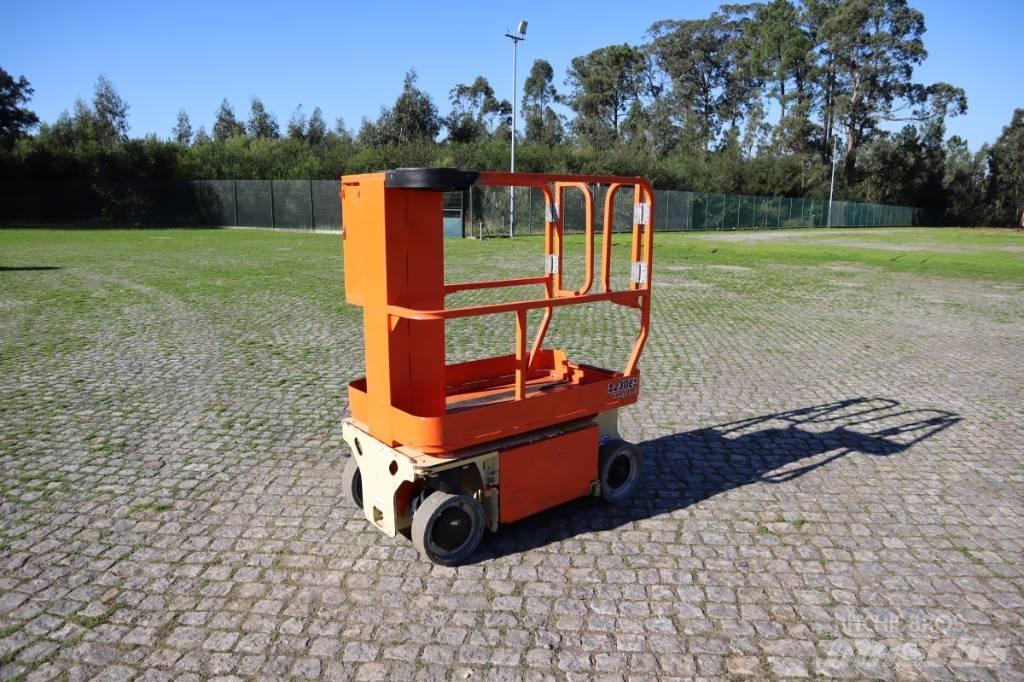 JLG 1230ES Mât vertical