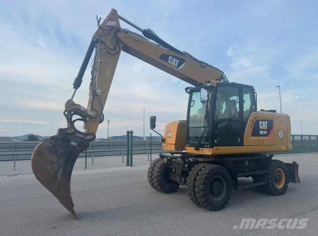 CAT M 318 F Pelle sur pneus
