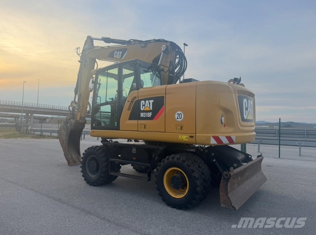 CAT M 318 F Pelle sur pneus