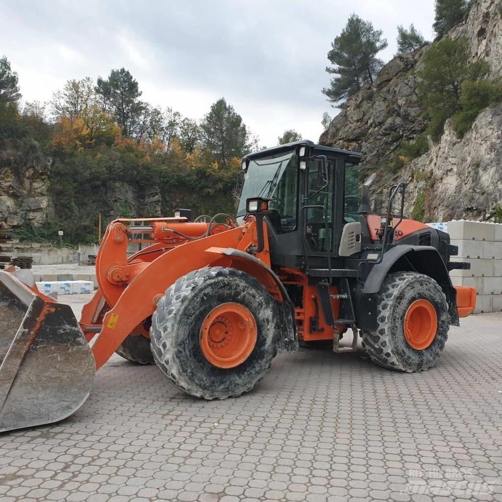 Hitachi ZW 220-5 Chargeuse sur pneus