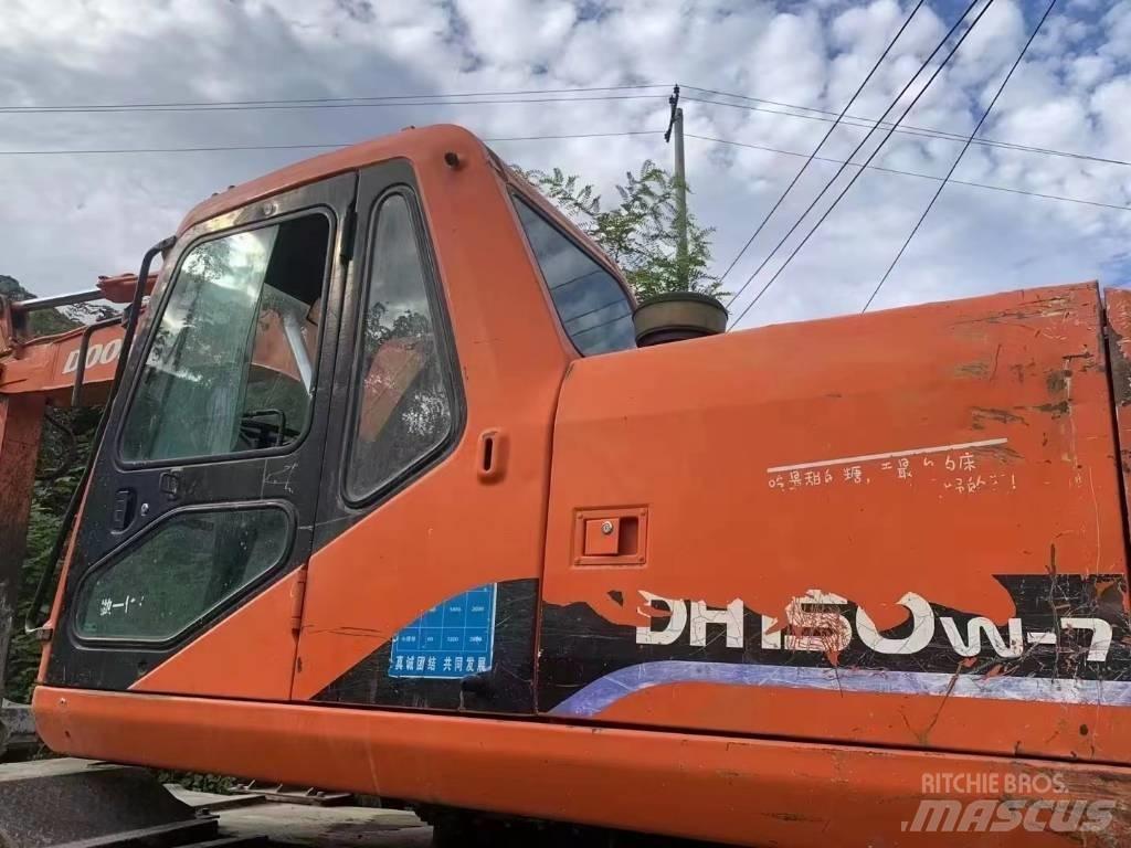 Doosan 150 W-7 Pelle sur pneus
