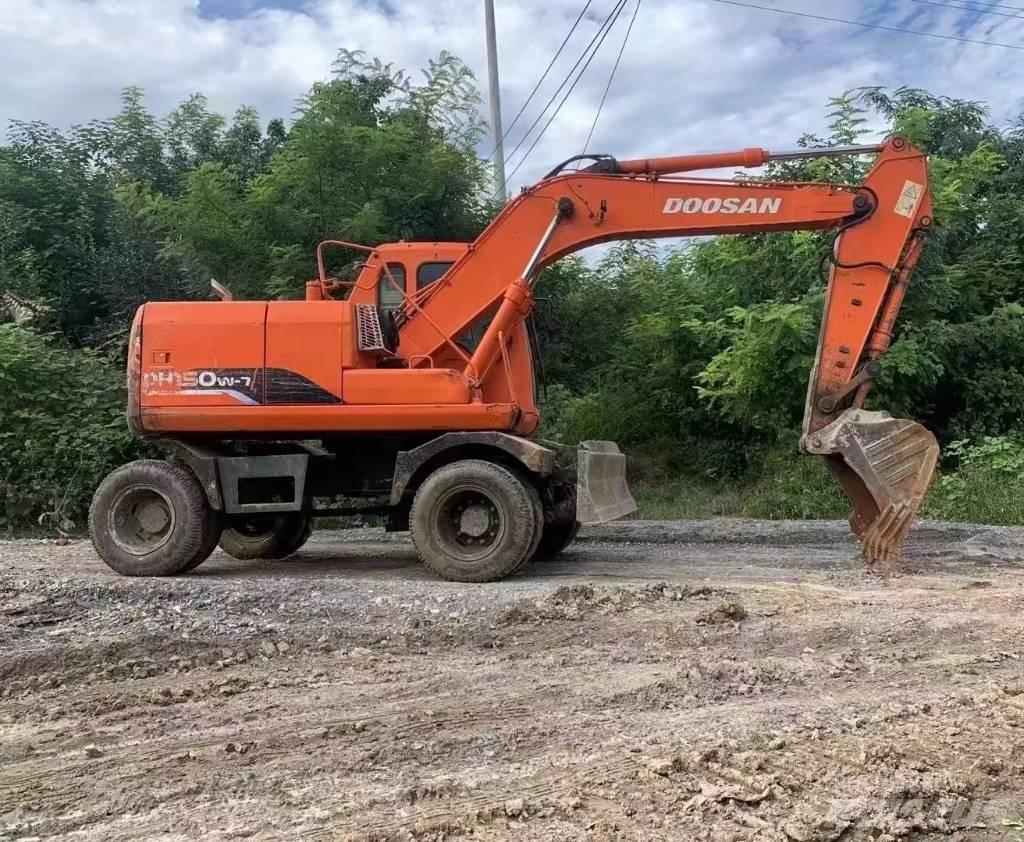 Doosan 150 W-7 Pelle sur pneus