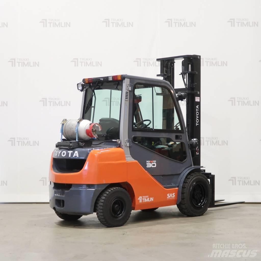 Toyota 02-8FGF30 Chariots GPL