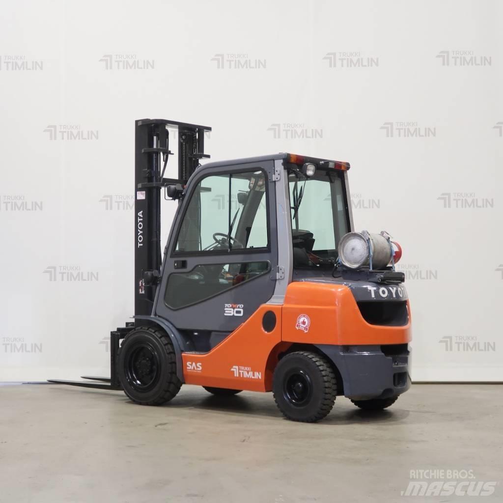 Toyota 02-8FGF30 Chariots GPL
