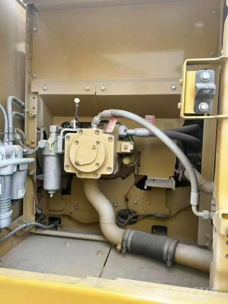 CAT 323 Pelle sur chenilles