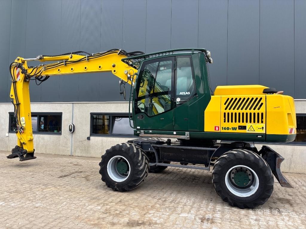 Atlas 160 W - 140 W Pelle sur pneus