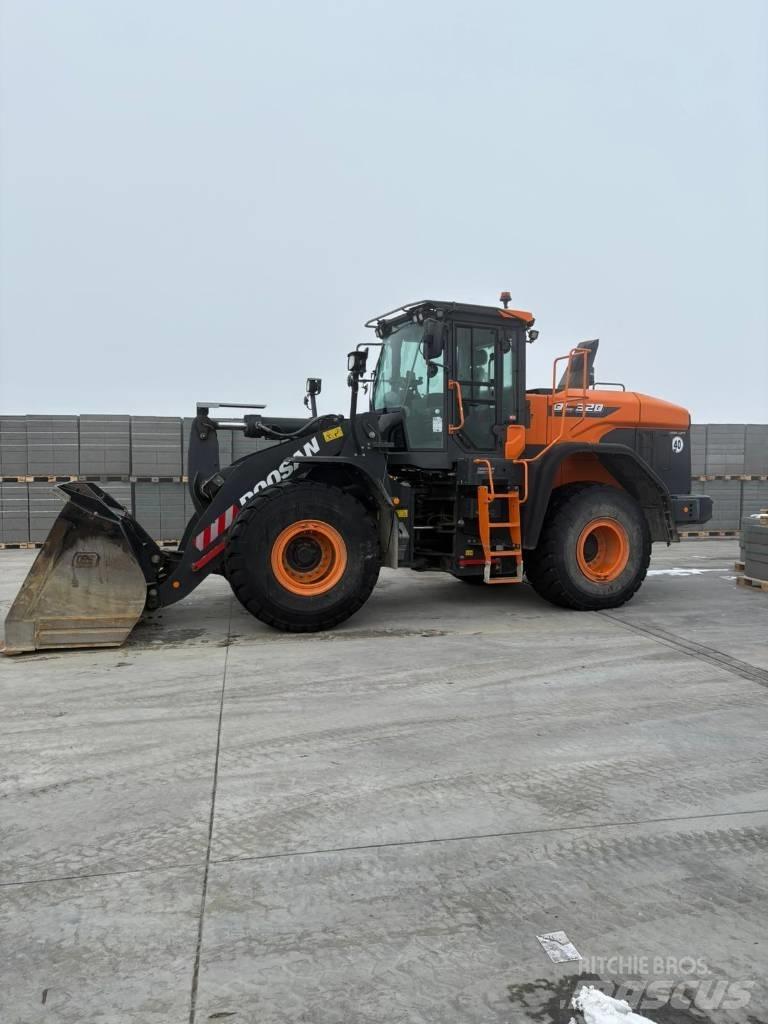 Doosan DL 320-7 Chargeuse sur pneus