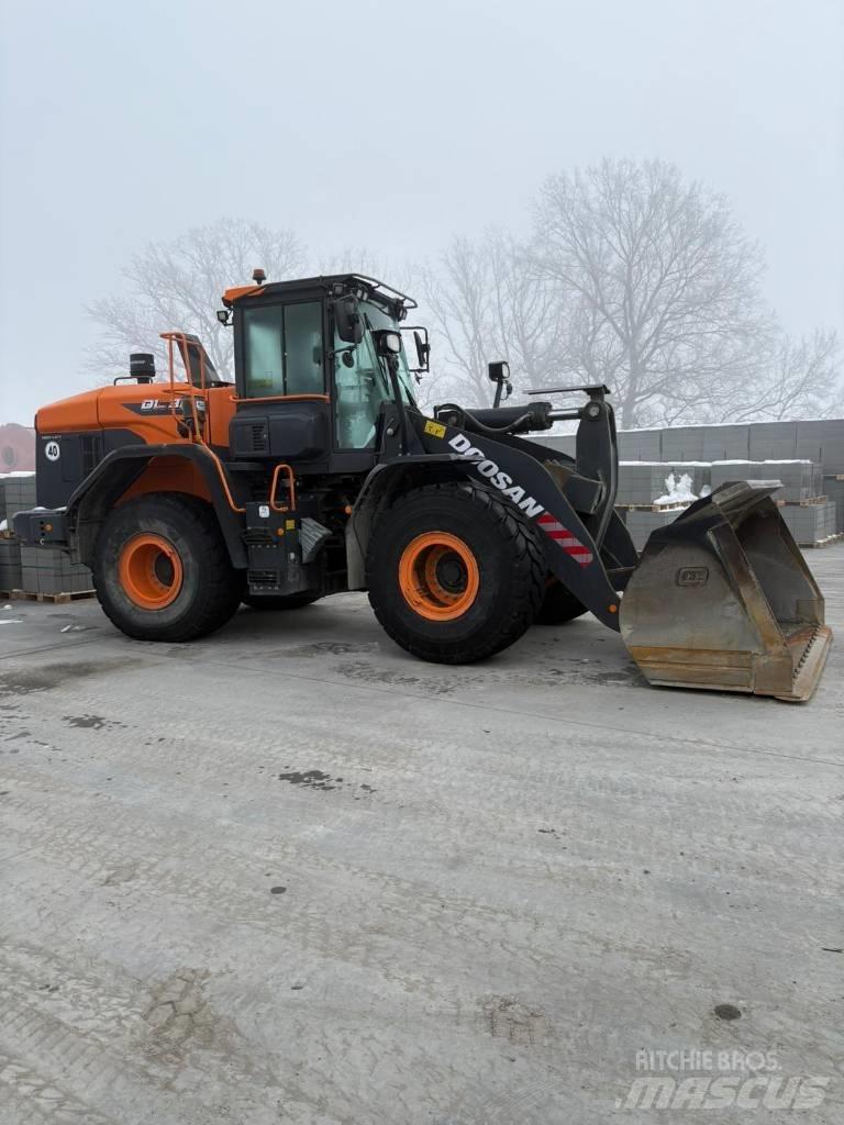Doosan DL 320-7 Chargeuse sur pneus