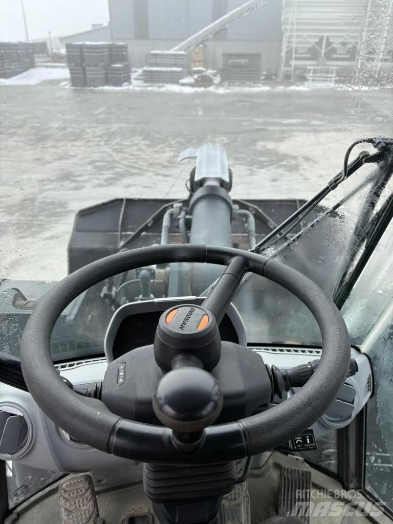 Doosan DL 320-7 Chargeuse sur pneus