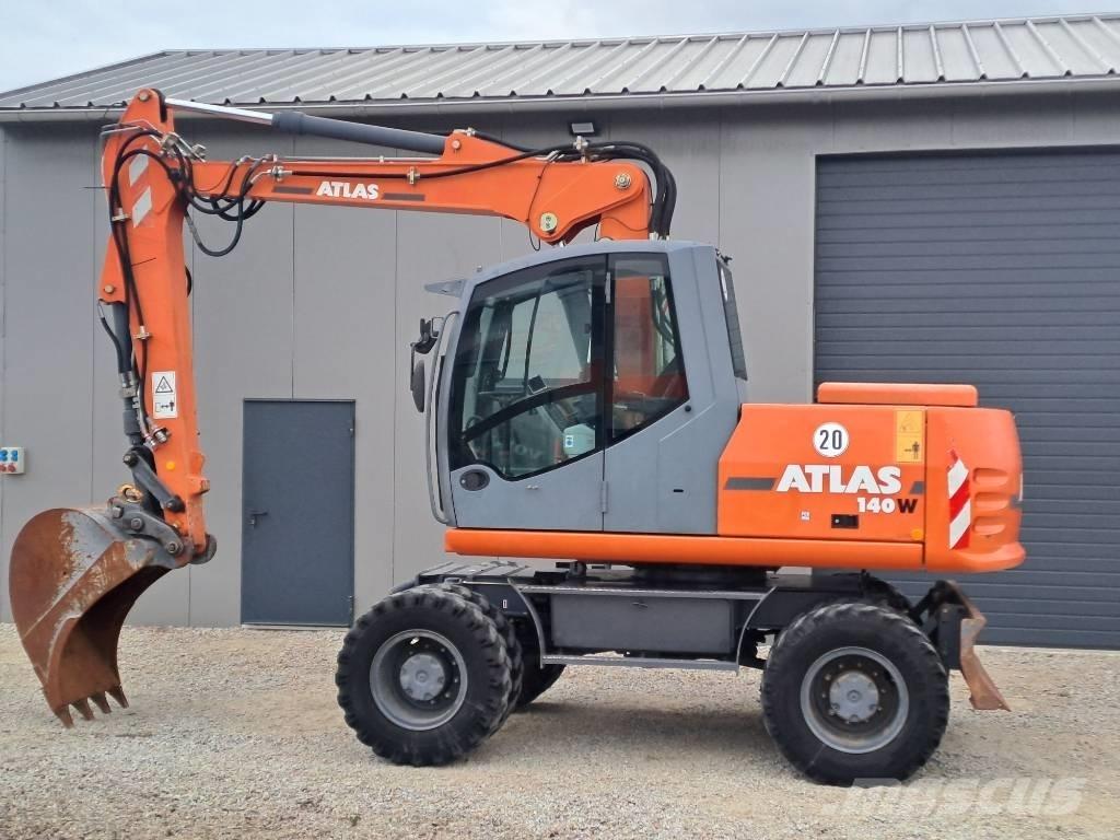 Atlas 140 W Pelle sur pneus