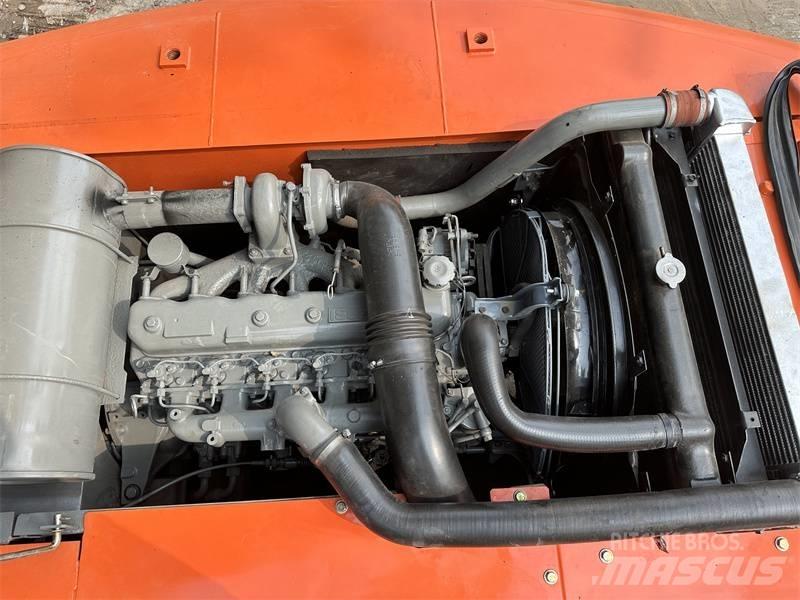 Hitachi 200 Pelle sur pneus