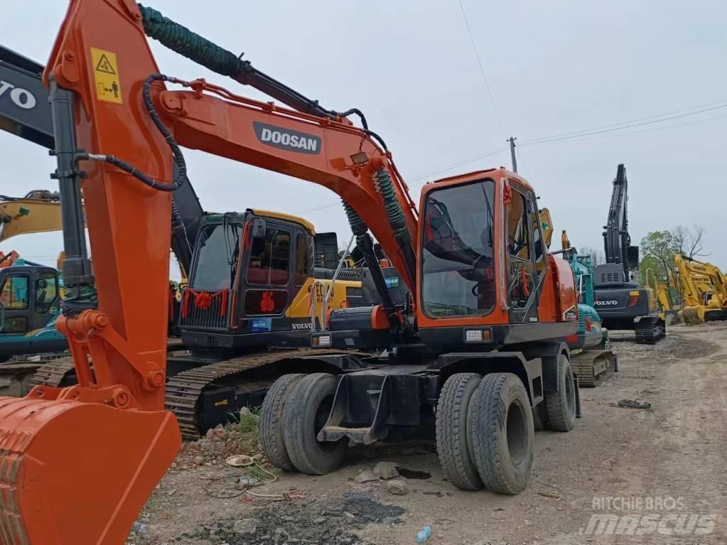 Doosan 150 W Pelle sur pneus