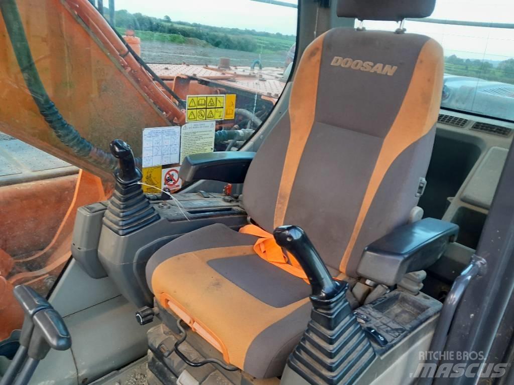 Doosan DX 225 Pelle sur chenilles