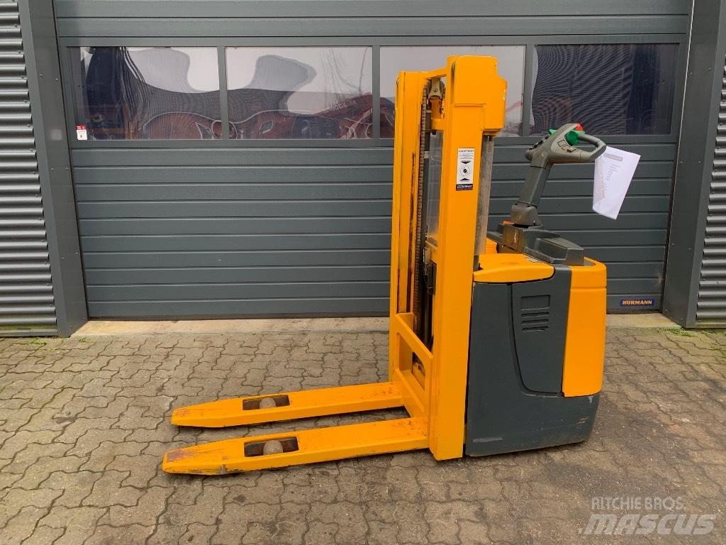 Jungheinrich ERC 212 Gerbeurs Automoteurs