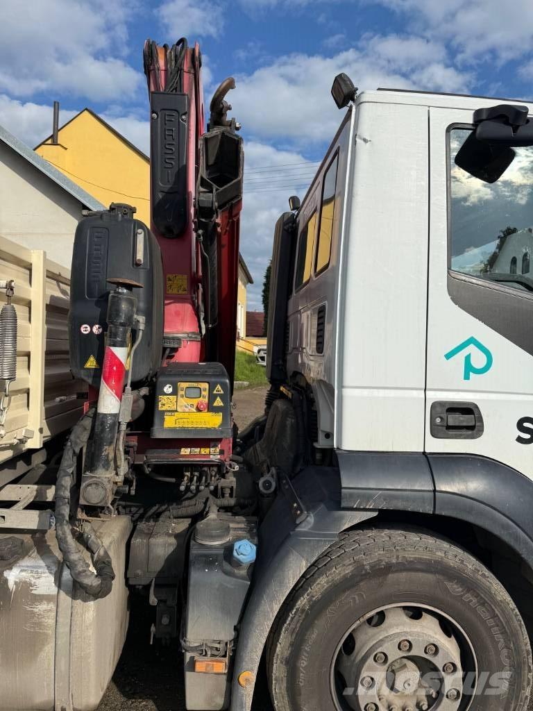 Iveco MAGIRUS Camion plateau ridelle avec grue