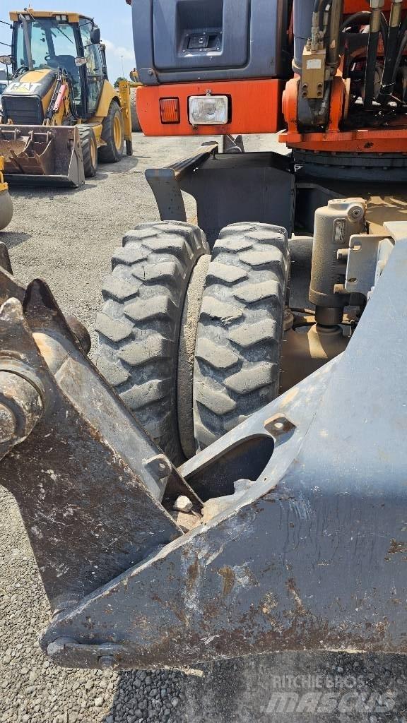 Fiat-Kobelco E215W Pelle sur pneus