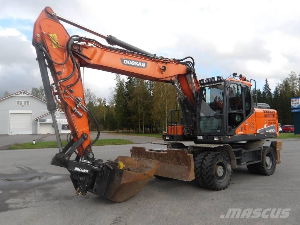 Doosan DX 210 WE Pelle sur pneus