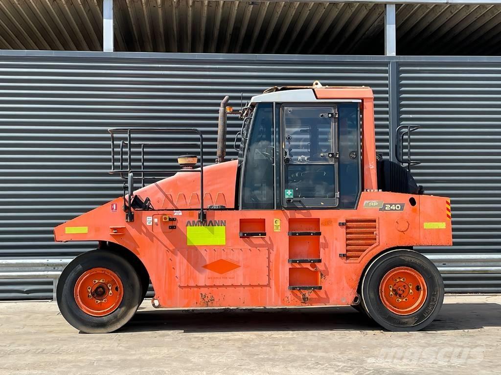 Ammann AP 240 Rouleaux à pneumatiques