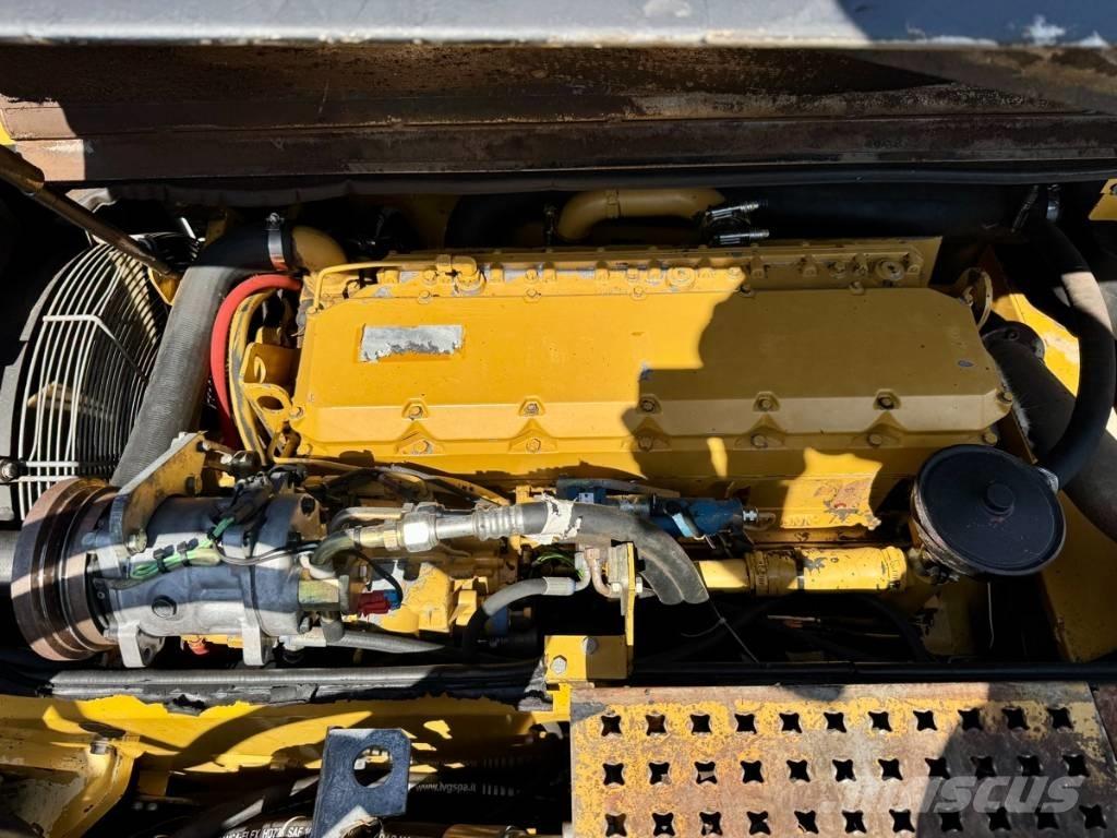 CAT M 318 MH Pelle sur pneus