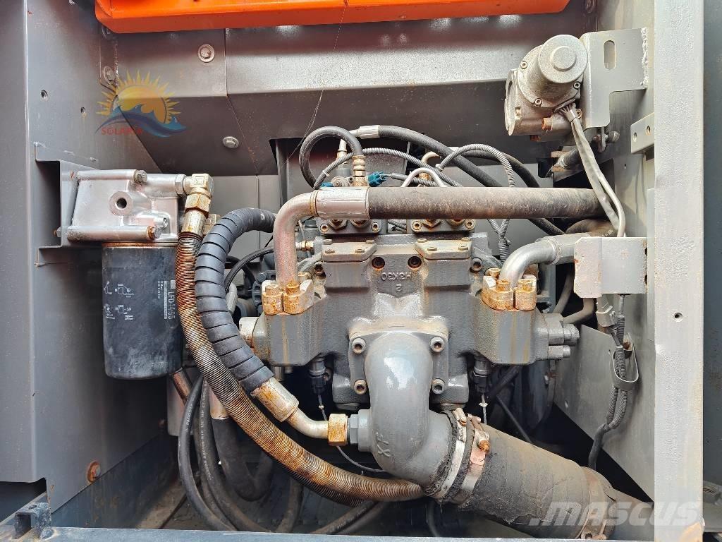Hitachi ZX 200 Pelle sur chenilles