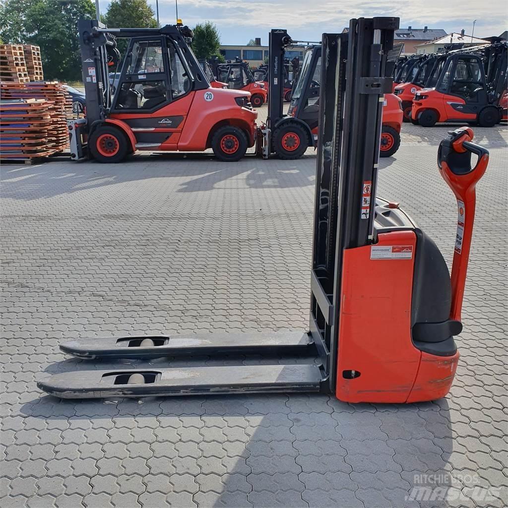 Linde L12 Gerbeur accompagnant