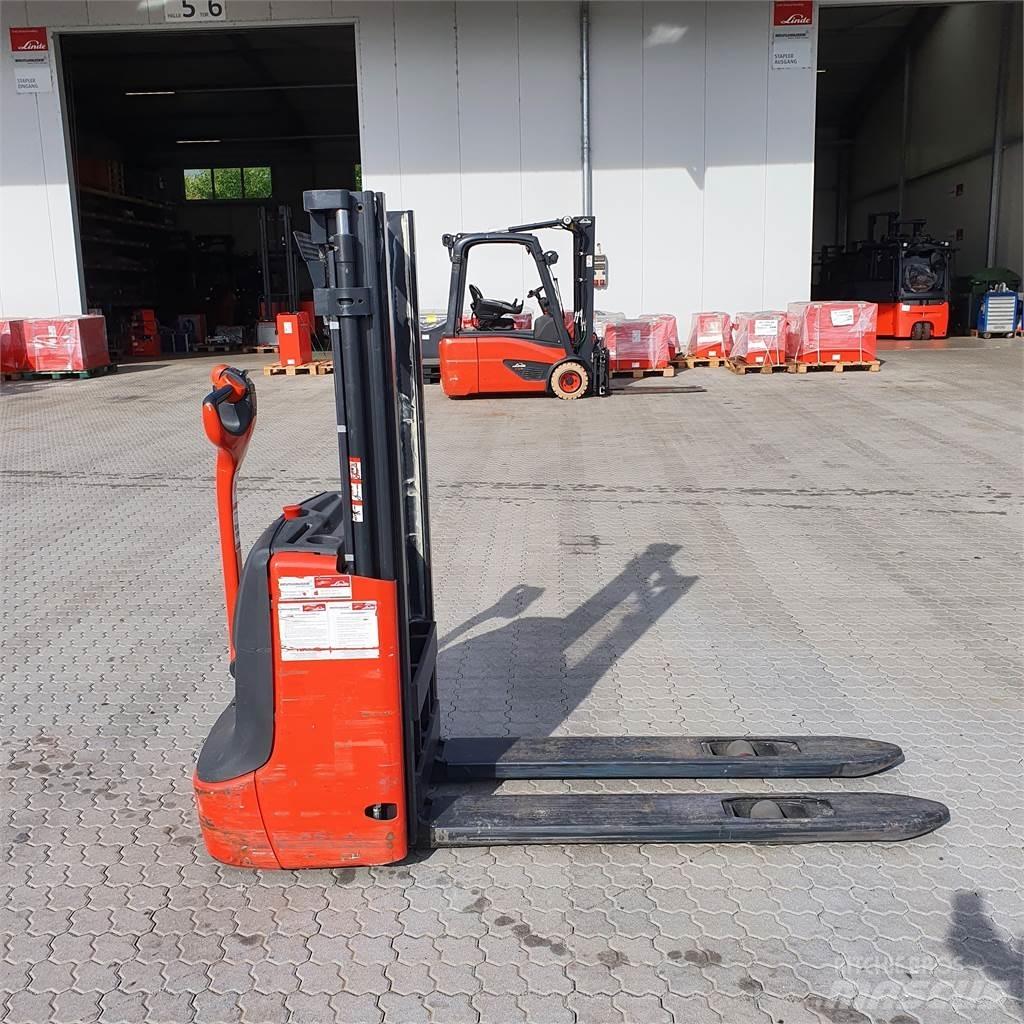 Linde L12 Gerbeur accompagnant