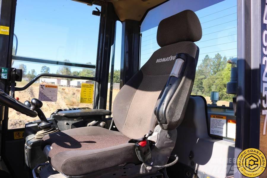 Komatsu WA 320-7 Chargeuse sur pneus