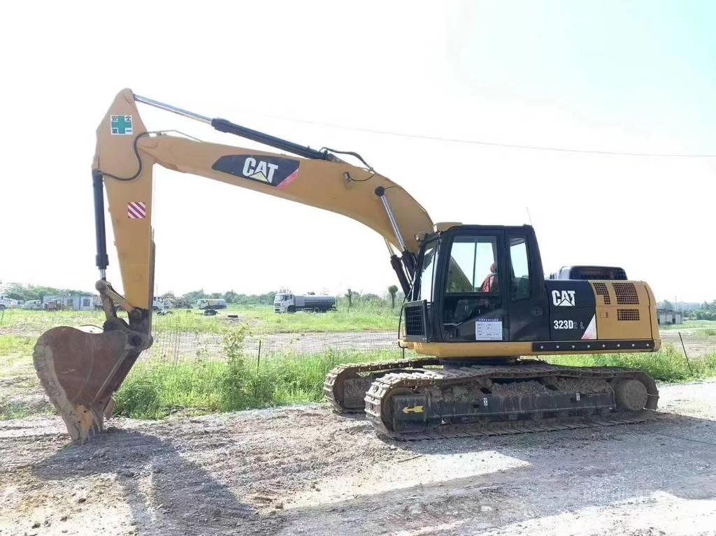 CAT CAT323D Pelle sur chenilles